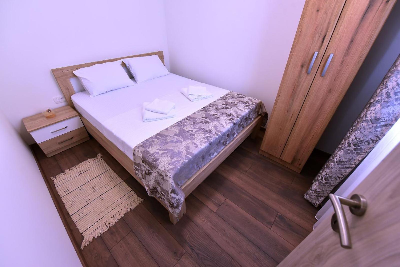 Airport Apartments Tri Hrasta Podgorica Exterior photo