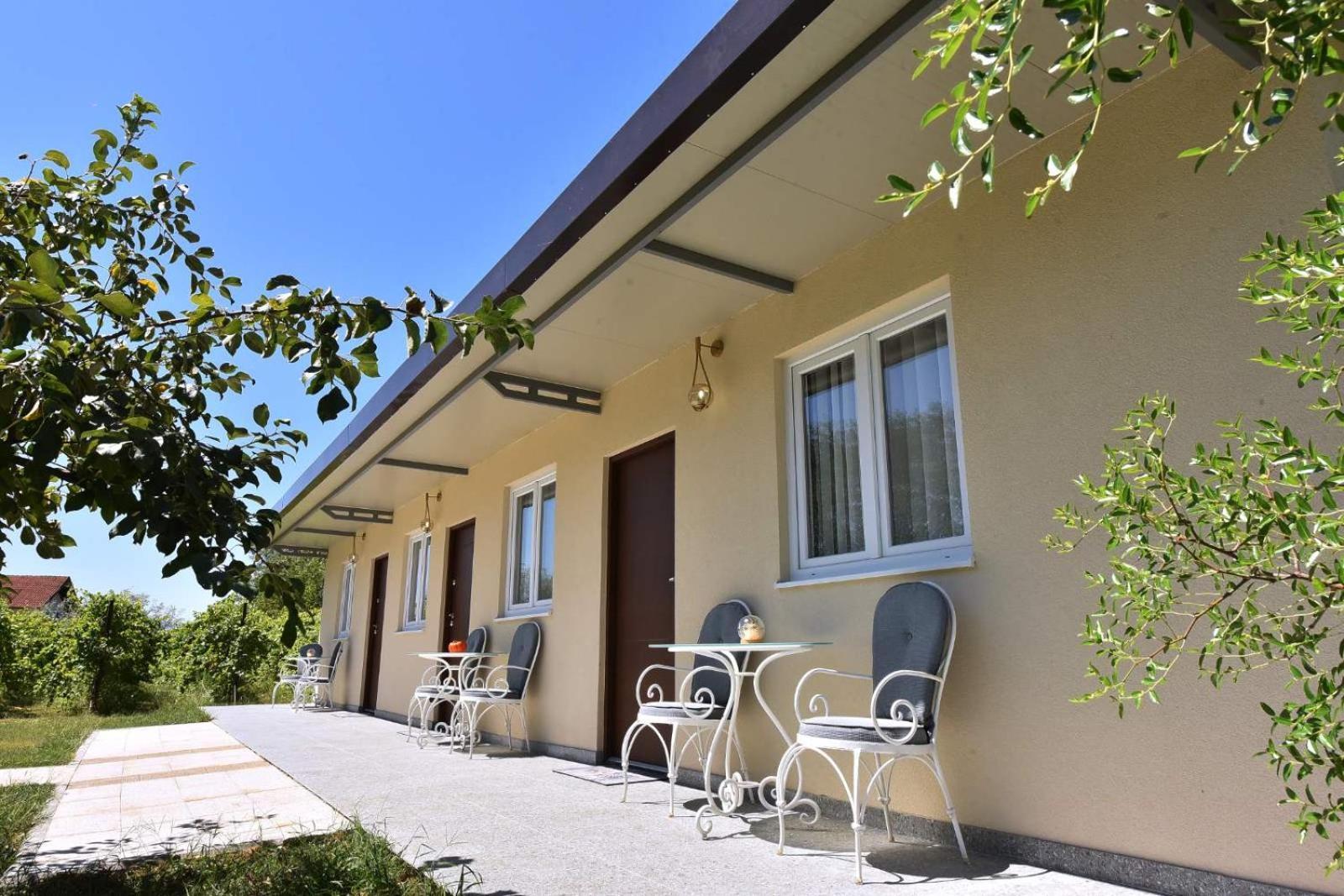 Airport Apartments Tri Hrasta Podgorica Exterior photo